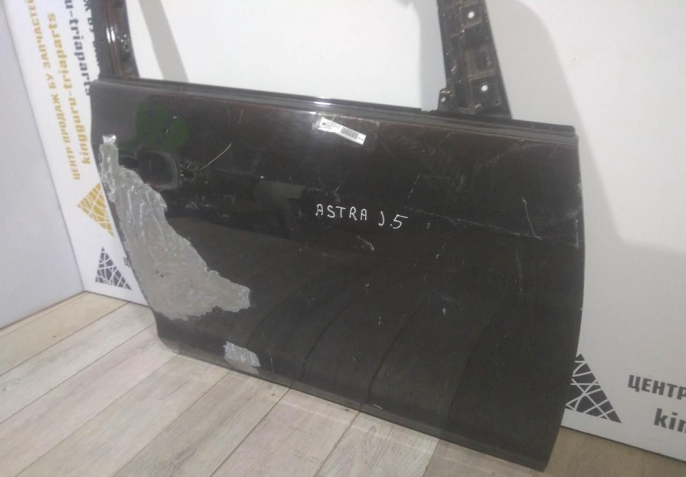 Дверь передняя правая бу Opel Astra J5 OEM 13285607