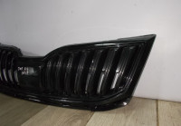 Решетка радиатора бу Skoda Octavia A7 рестайлинг OEM 5E0853653C