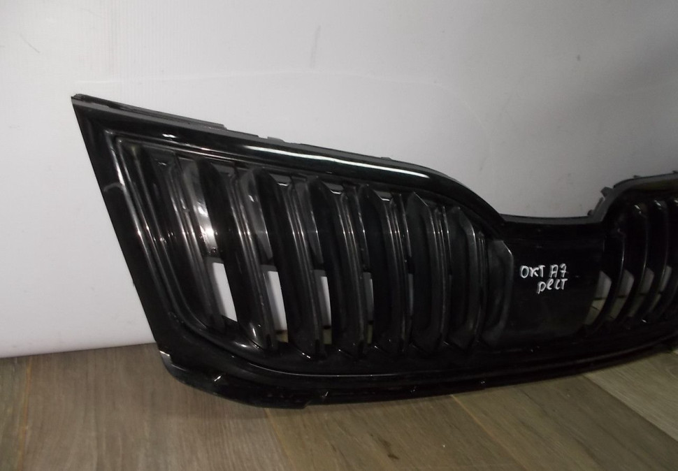 Решетка радиатора бу Skoda Octavia A7 рестайлинг OEM 5E0853653C Решетка радиатора бу Skoda Octavia A7 рестайлинг OEM 5E0853653C
