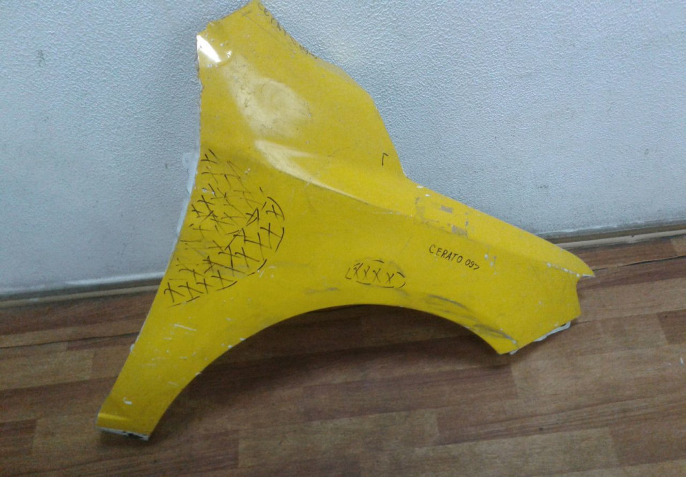 Крыло переднее правое Kia Cerato 2 oem 663211M040 (вмятины)