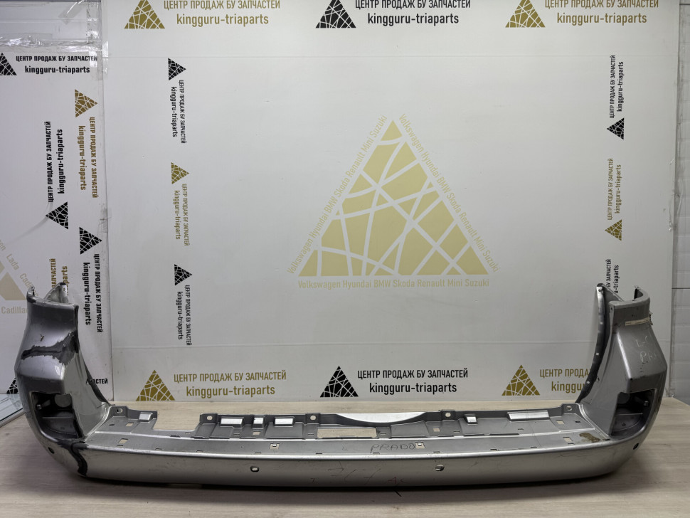 Бампер задний Toyota Land Cruiser 200 oem 5215960260