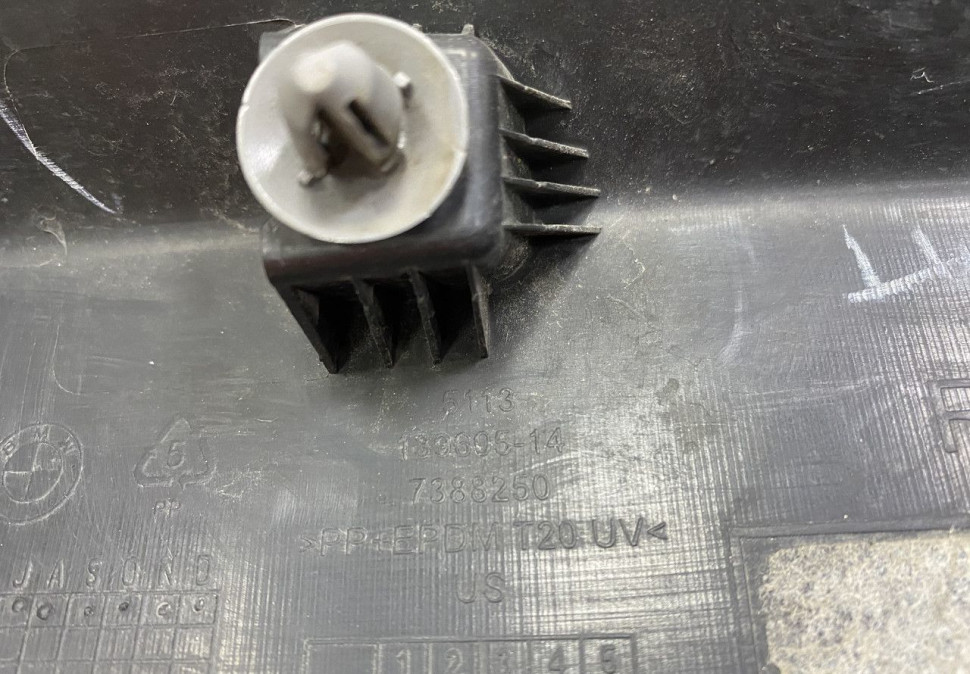 Молдинг двери задний правый BMW X4 G02 OEM 51137388250