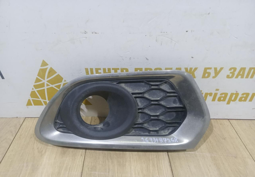 Решетка противотуманной фары правая бу Renault Logan 2 OEM 263318726R