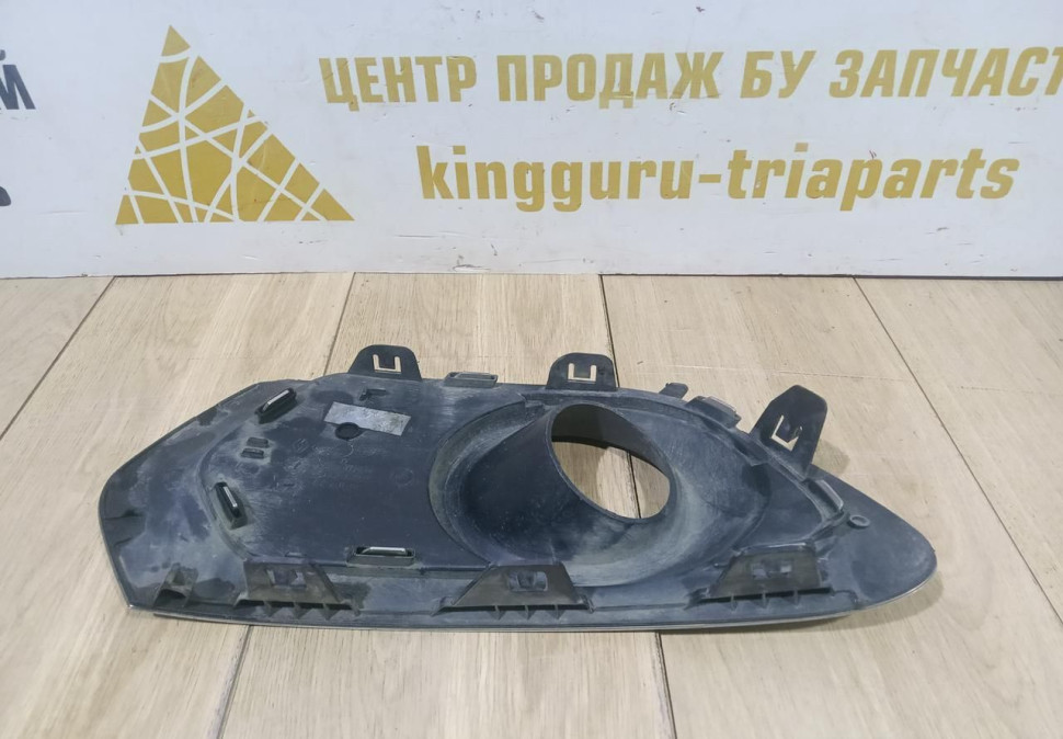 Решетка противотуманной фары правая бу Renault Logan 2 OEM 263318726R