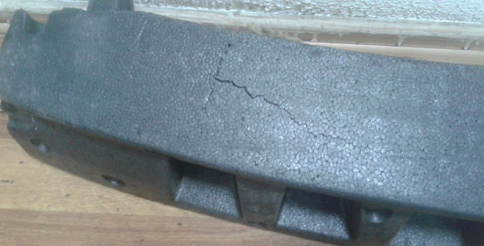 Абсорбер заднего бампера Volkswagen Polo седан oem 6ru807251A (трещина) Абсорбер заднего бампера Volkswagen Polo седан oem 6ru807251A (трещина)