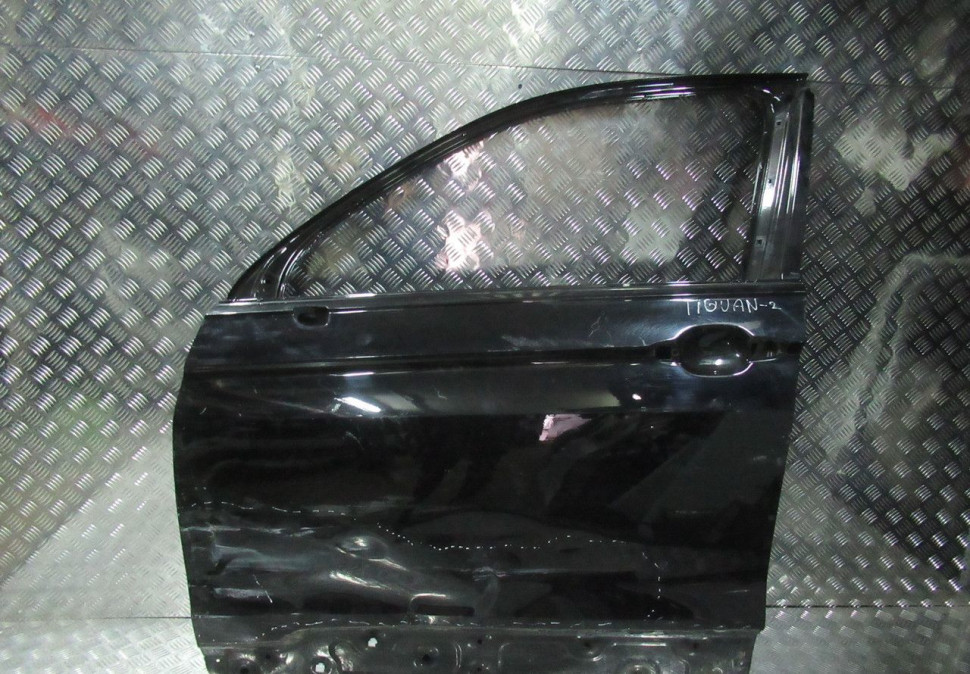 Дверь передняя левая Volkswagen Tiguan 2  oem 5NA831311e (вмятины) (скл-3)
