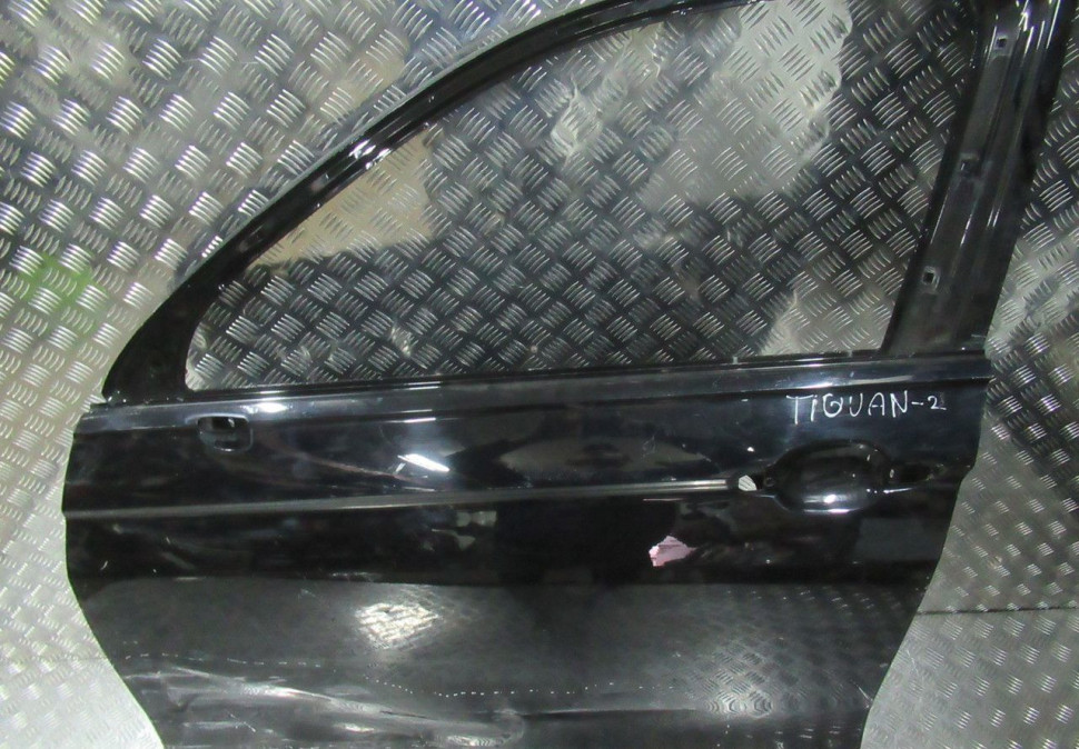 Дверь передняя левая Volkswagen Tiguan 2  oem 5NA831311e (вмятины) (скл-3)
