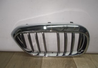 Молдинг решетки радиатора правый BMW 5 G30 OEM 51137383520