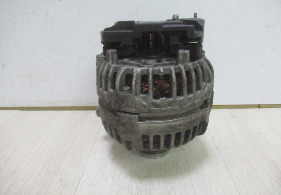 Генератор Volkswagen Jetta / Tiguan / Golf /Touran oem 03c903023a