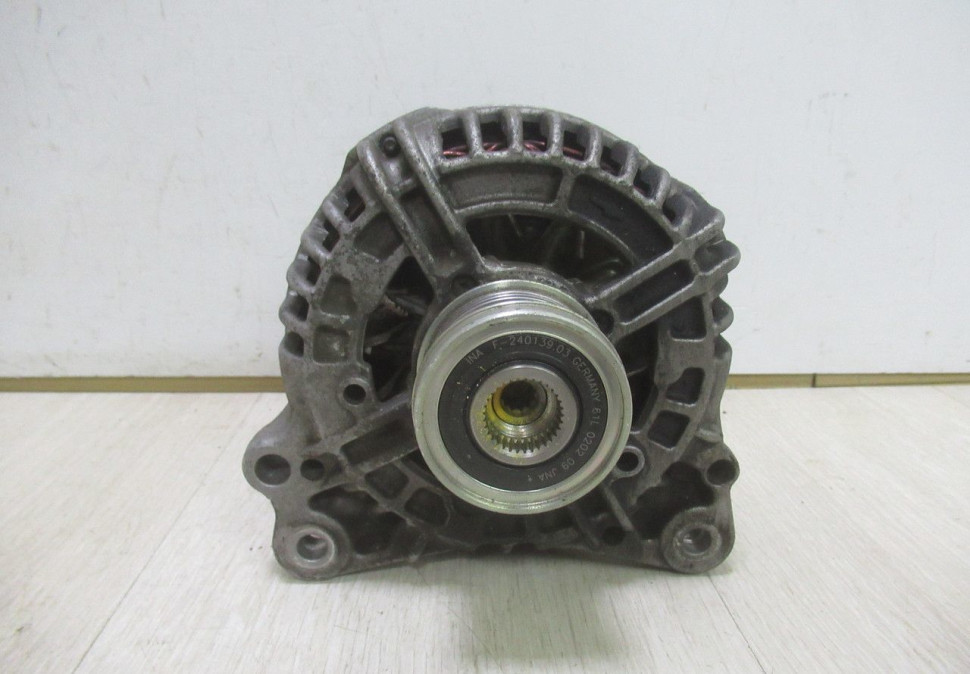 Генератор Volkswagen Jetta / Tiguan / Golf /Touran oem 03c903023a