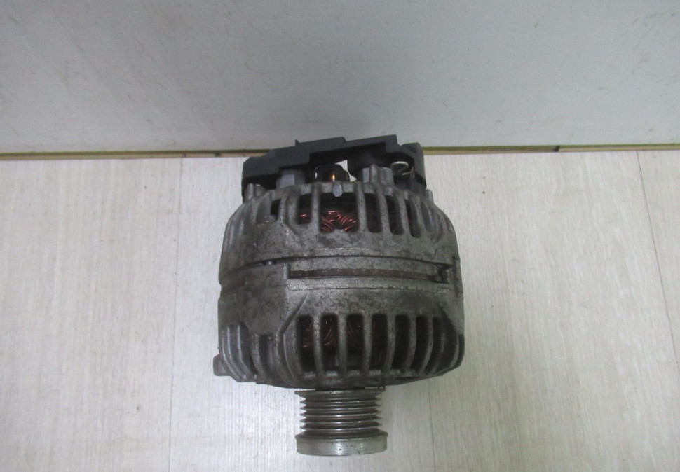 Генератор Volkswagen Jetta / Tiguan / Golf /Touran oem 03c903023a