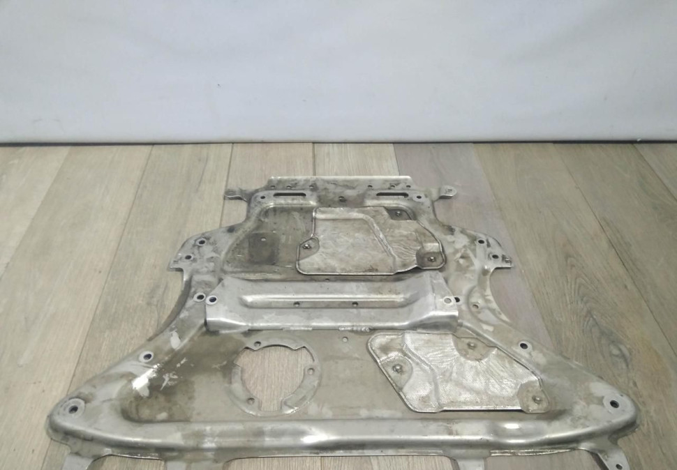 Защита двигателя задняя бу BMW 7 G11 OEM 31106869115 Защита двигателя задняя бу BMW 7 G11 OEM 31106869115