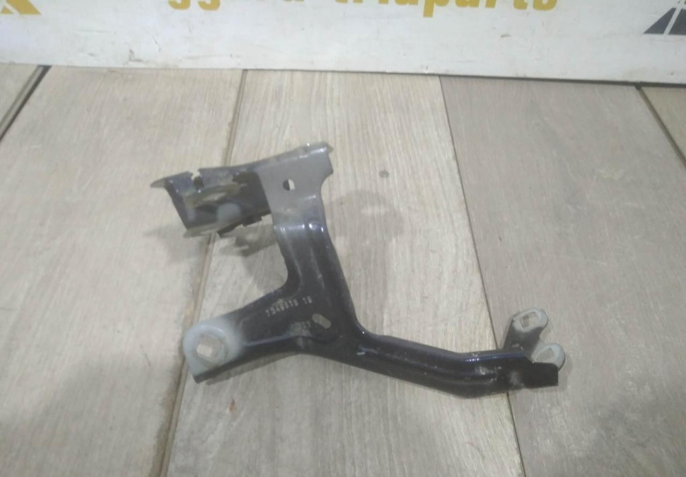 Кронштейн переднего правого крыла бу BMW 5 G30 OEM 41007440424, 7349618