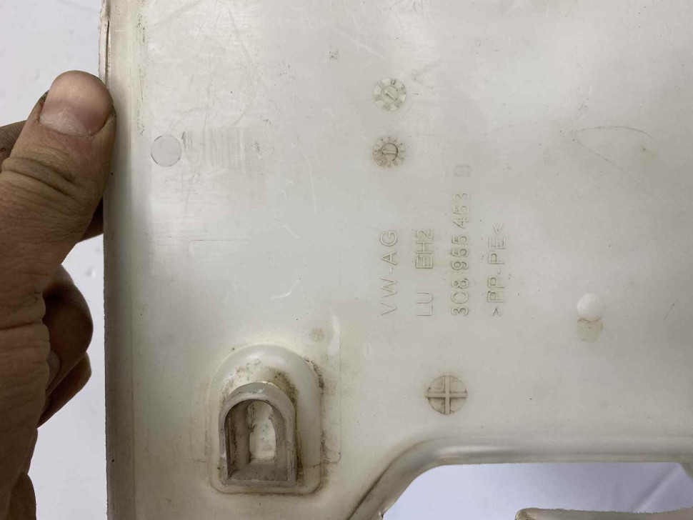 Бачок омывателя Volkswagen Passat СС 09-12 oem 3c8955453 Бачок омывателя Volkswagen Passat СС 09-12 oem 3c8955453