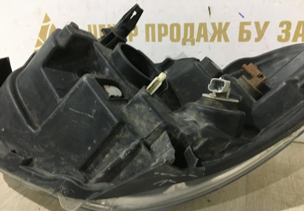 Фара правая Renault Dokker OEM 260102414R