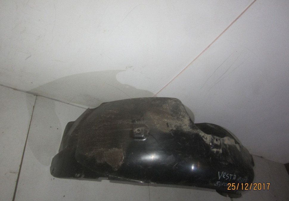 Подкрылок передний правый Lada Vesta трещина oem 8450007042 (скл-3)
