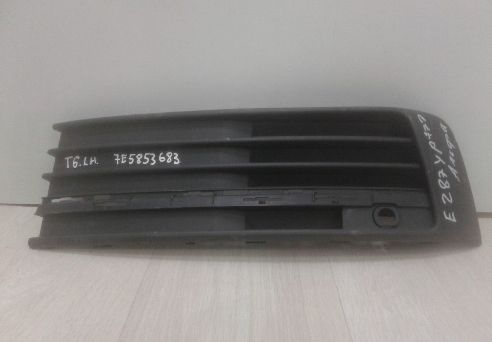 Решетка бампера (птф) левая Volkswagen Transporter T6 (15>) oem 7e5853683