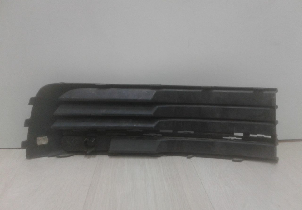 Решетка бампера (птф) левая Volkswagen Transporter T6 (15>) oem 7e5853683 Решетка бампера (птф) левая Volkswagen Transporter T6 (15>) oem 7e5853683