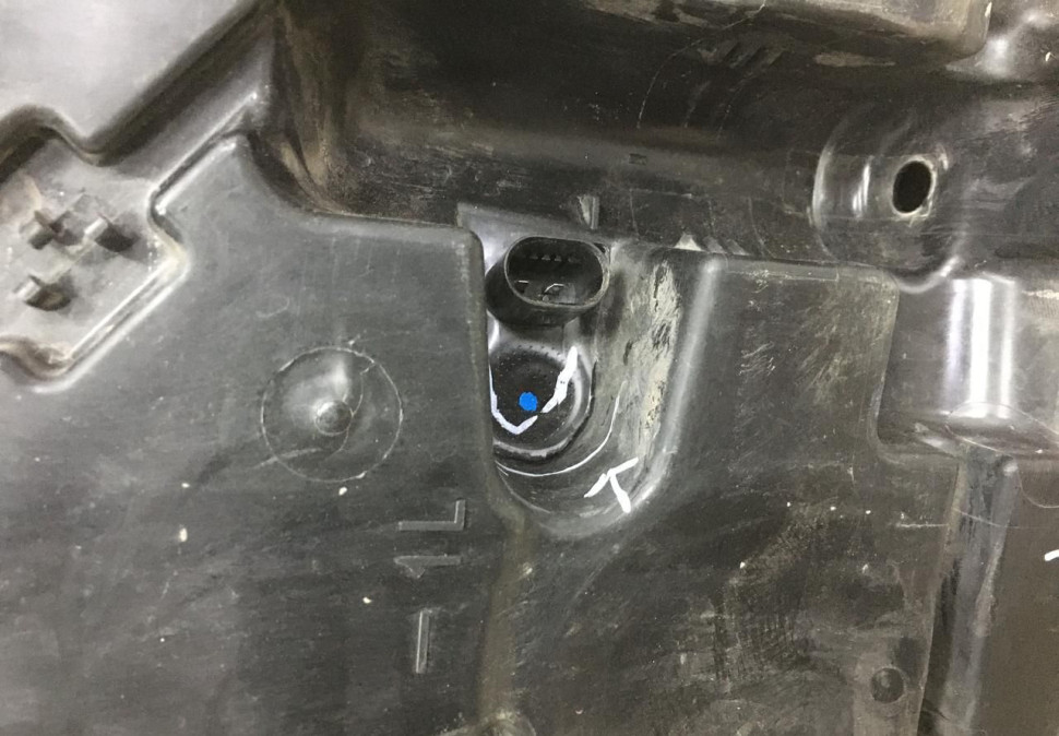 Бачок омывателя BMW 5 G30 OEM 8071453 Бачок омывателя BMW 5 G30 OEM 8071453