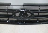 Решетка радиатора Lada Vesta oem 8450008666 (мал.трещины ,слом.мал.часть) (скл-3)