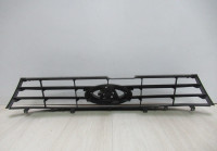 Решетка радиатора Lada Vesta oem 8450008666 (мал.трещины ,слом.мал.часть) (скл-3)