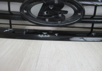 Решетка радиатора Lada Vesta oem 8450008666 (мал.трещины ,слом.мал.часть) (скл-3)