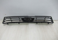 Решетка радиатора Lada Vesta oem 8450008666 (мал.трещины ,слом.мал.часть) (скл-3)