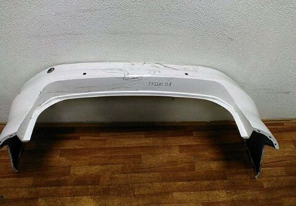 Бампер задний Volkswagen Passat B8 есть трещина