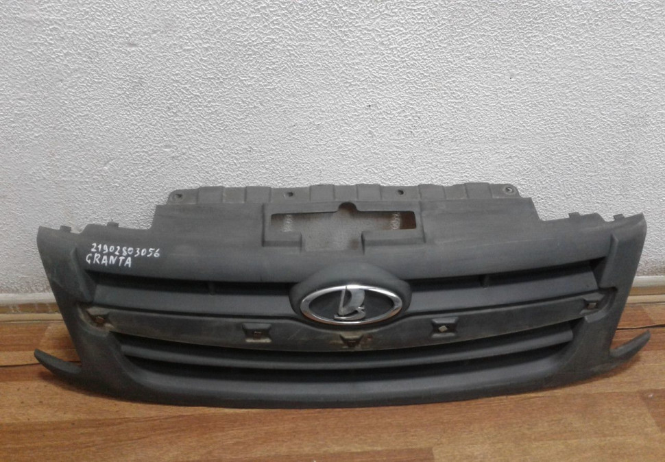 Решетка радиатора Lada Granta (потертость) oem 21902803056 (скл-3)