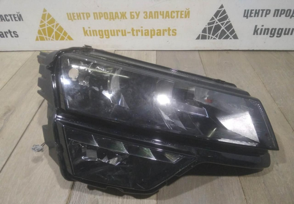 Фара галоген правая бу Skoda Karoq OEM 57B941016A