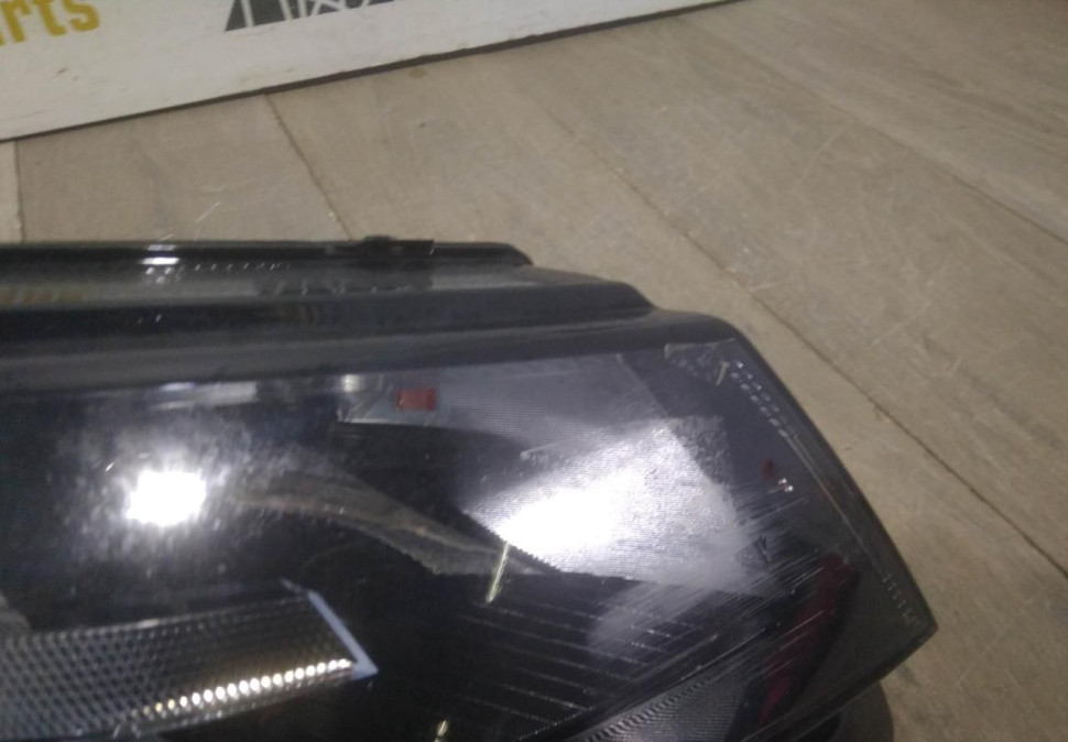 Фара галоген правая бу Skoda Karoq OEM 57B941016A