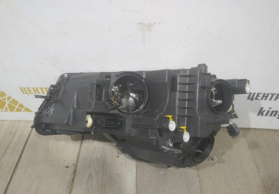 Фара галоген правая бу Skoda Karoq OEM 57B941016A