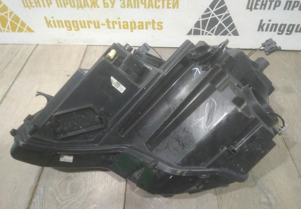 Фара галоген правая бу Skoda Karoq OEM 57B941016A
