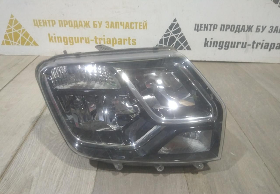 Фара правая бу Renault Duster рестайлинг OEM 260107307R