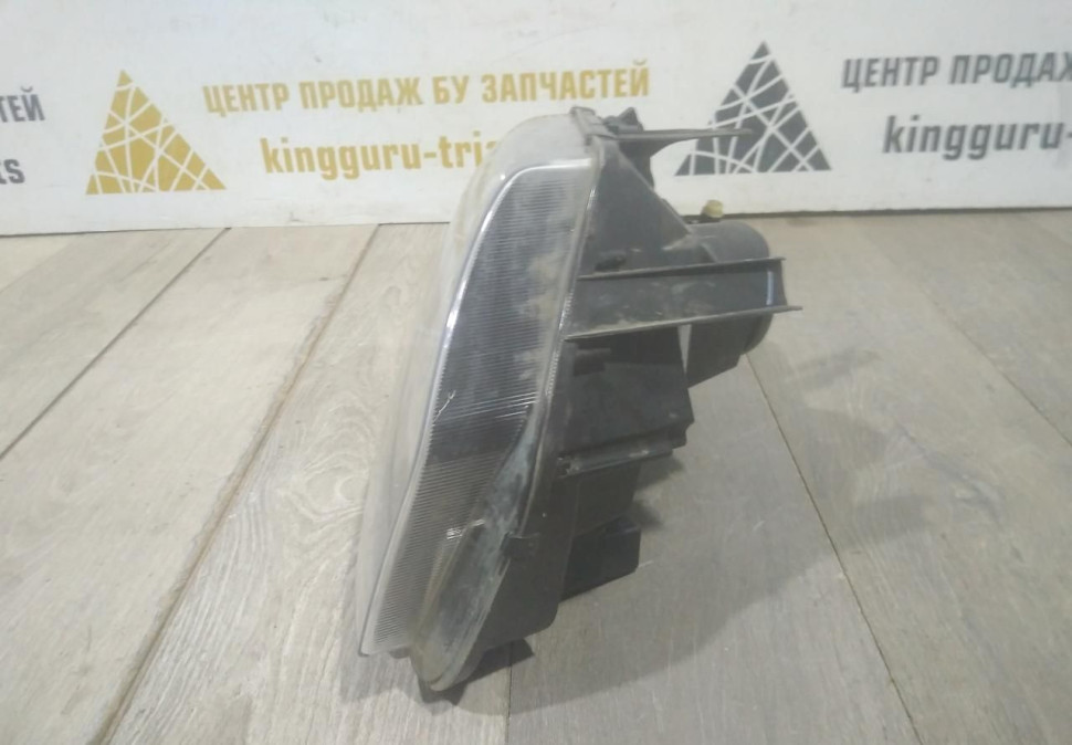 Фара правая бу Renault Duster рестайлинг OEM 260107307R