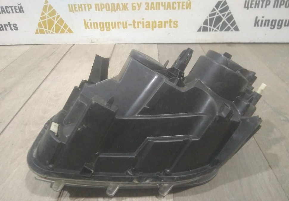 Фара правая бу Renault Duster рестайлинг OEM 260107307R