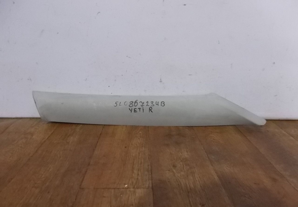Обивка лобовой стойки правая бу Skoda Yeti OEM 5L0867234B