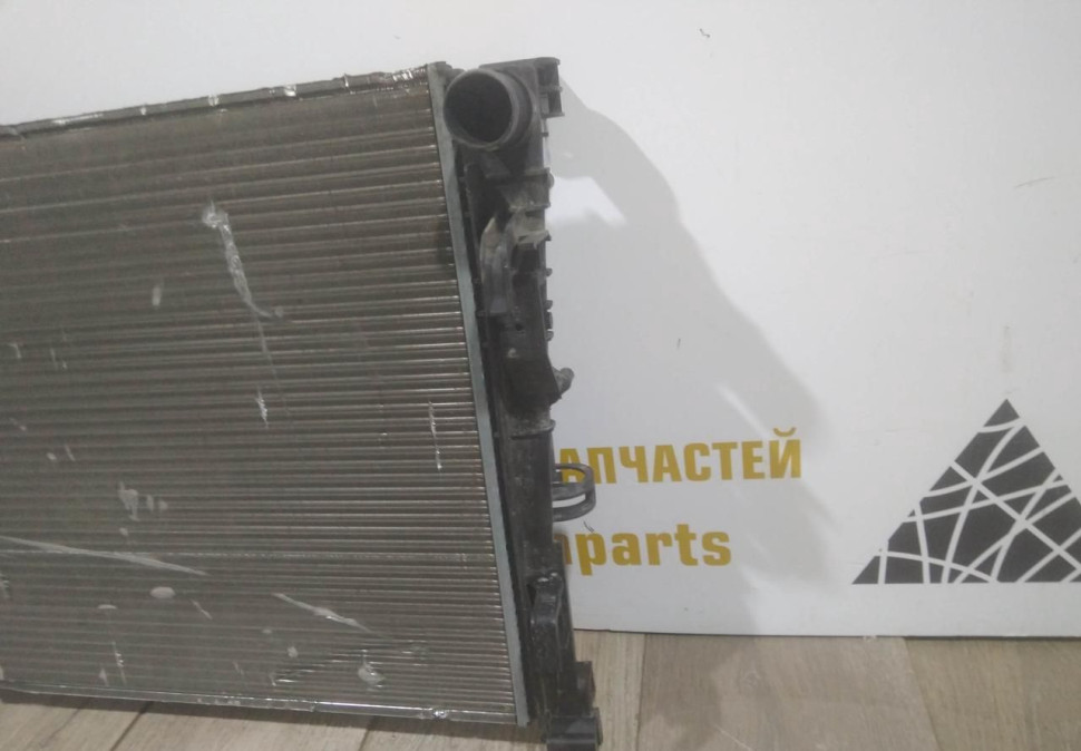 Радиатор охлаждения бу Renault Logan 2 OEM 214106179R Радиатор охлаждения бу Renault Logan 2 OEM 214106179R