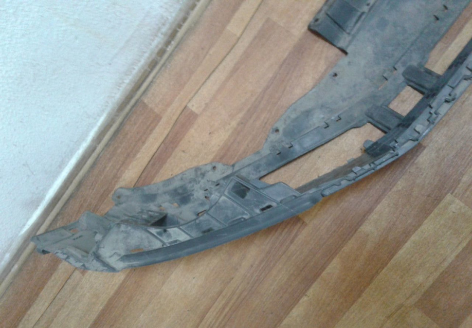 Спойлер переднего бампера Volkswagen Tiguan 2 oem 5nr805903 (слом.часть)