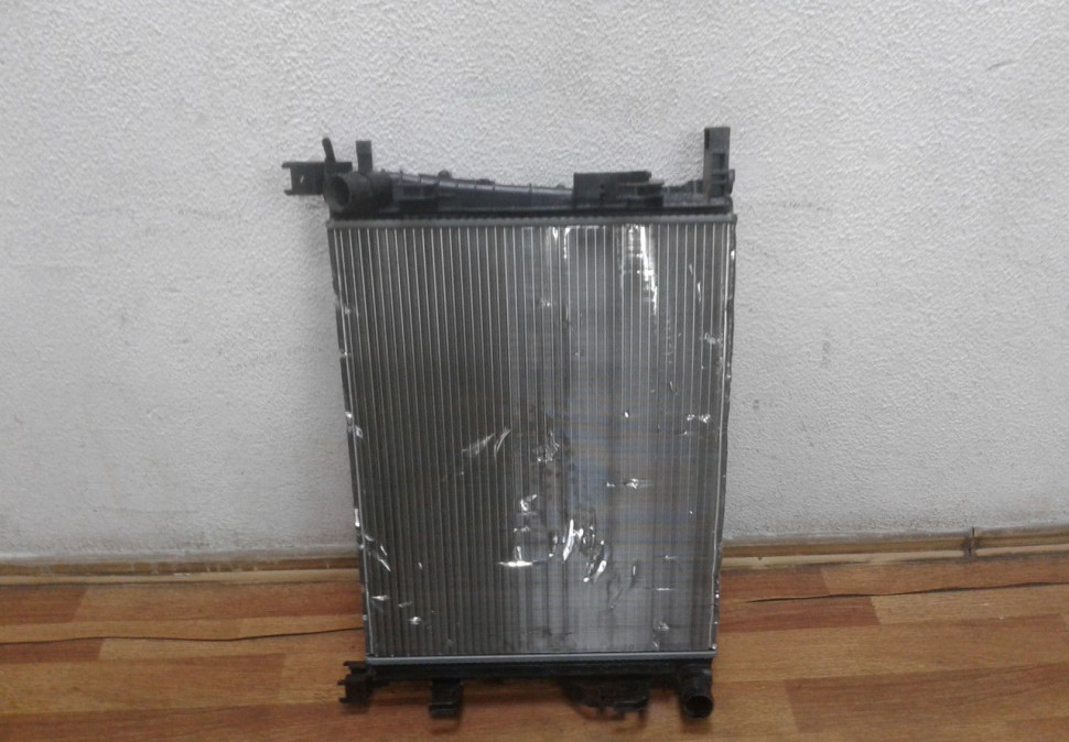 Радиатор охлаждения Renault Logan 2 oem 214106179r (скл-3)