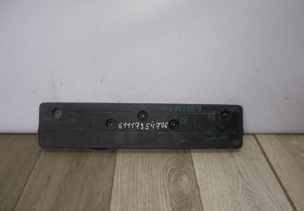 Подиум номерного знака бу BMW X1 F48 OEM 51117354776