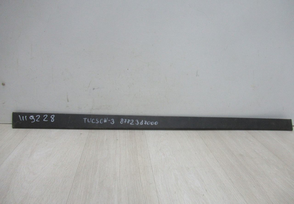 Накладка двери передняя левая Hyundai Tucson 3 oem 87723d7000