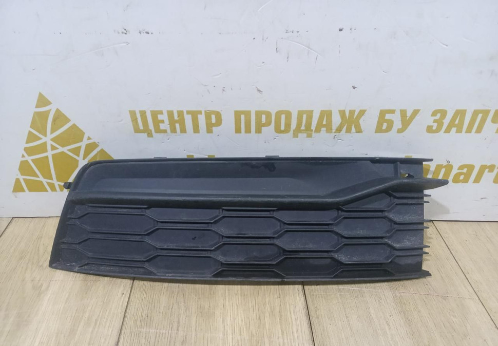 Решетка бампера левая бу Skoda Rapid рестайлинг OEM 5JA807367A