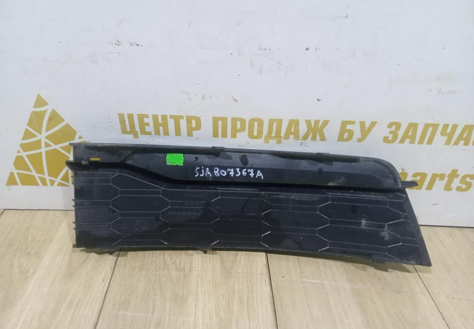 Решетка бампера левая бу Skoda Rapid рестайлинг OEM 5JA807367A