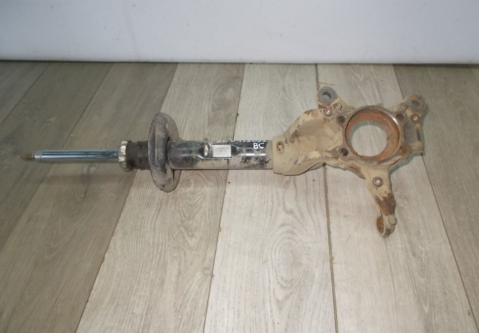 Амортизатор передний левый с кулаком бу Skoda Yeti OEM 3C0413031BC