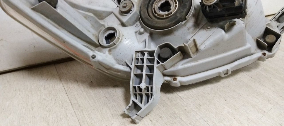 Фара левая Toyota Highlander 2 oem 8117048A30 Фара левая Toyota Highlander 2 oem 8117048A30