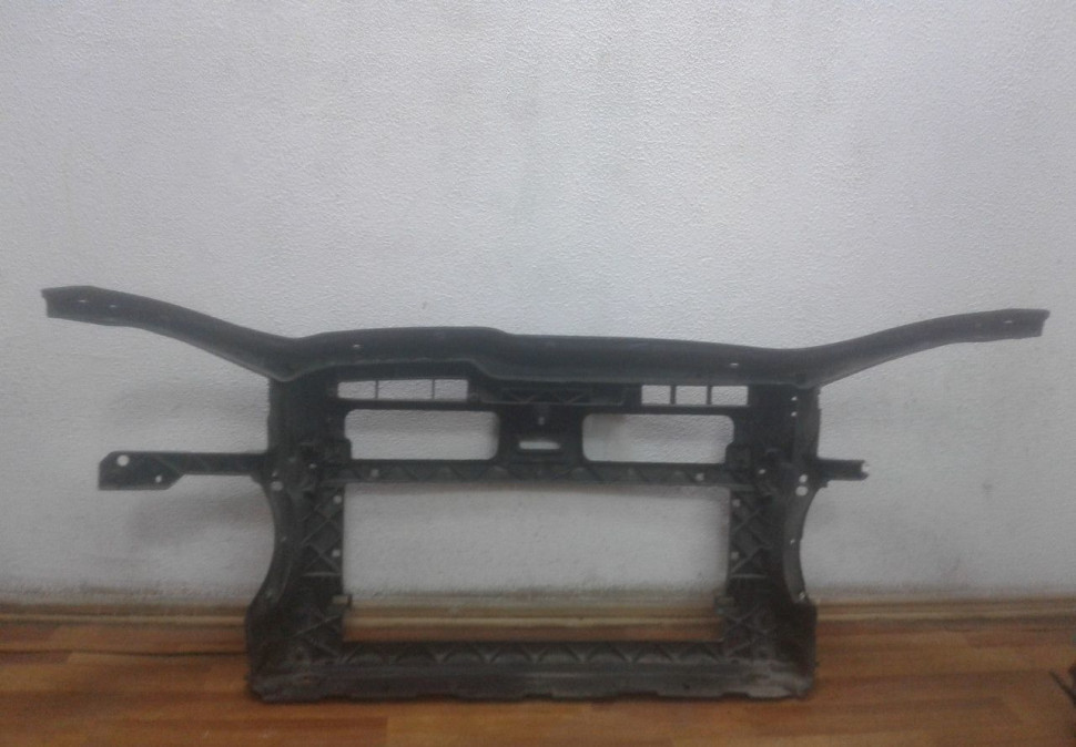 Панель передняя Volkswagen Jetta 5 / Golf 5 oem 1K0805584F (Слом.часть) Панель передняя Volkswagen Jetta 5 / Golf 5 oem 1K0805584F (Слом.часть)
