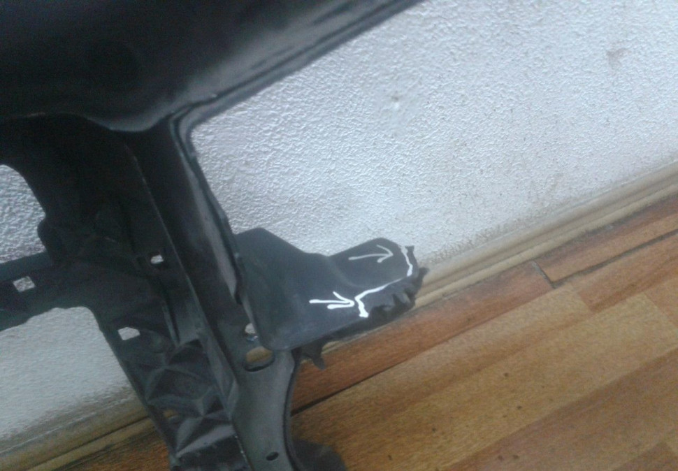 Панель передняя Volkswagen Jetta 5 / Golf 5 oem 1K0805584F (Слом.часть) Панель передняя Volkswagen Jetta 5 / Golf 5 oem 1K0805584F (Слом.часть)