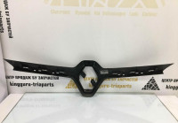Накладка решетки радиатора Renault Kaptur рестайлинг OEM 623829107R