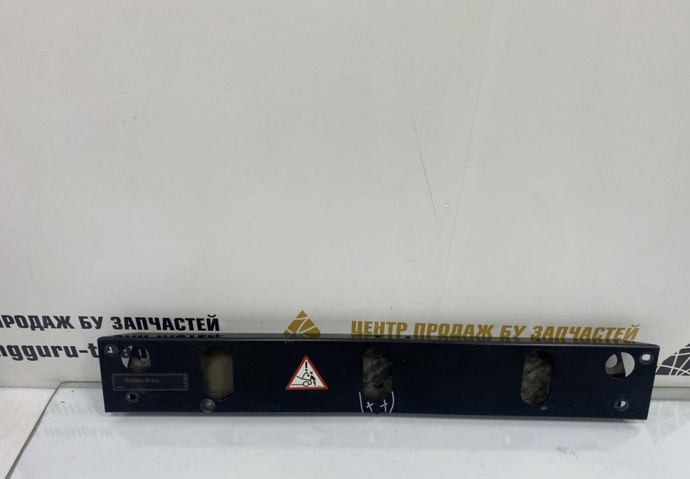 Распорка передней панели BMW X3 F25 OEM 51647210501